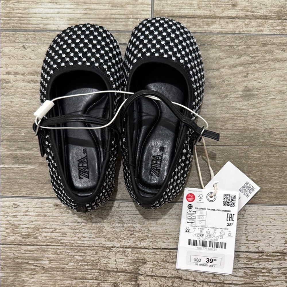 Zara Black and White Dress Shoes with Classic Design